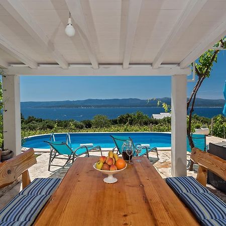 Holiday Home Vineyard House Bol Bagian luar foto