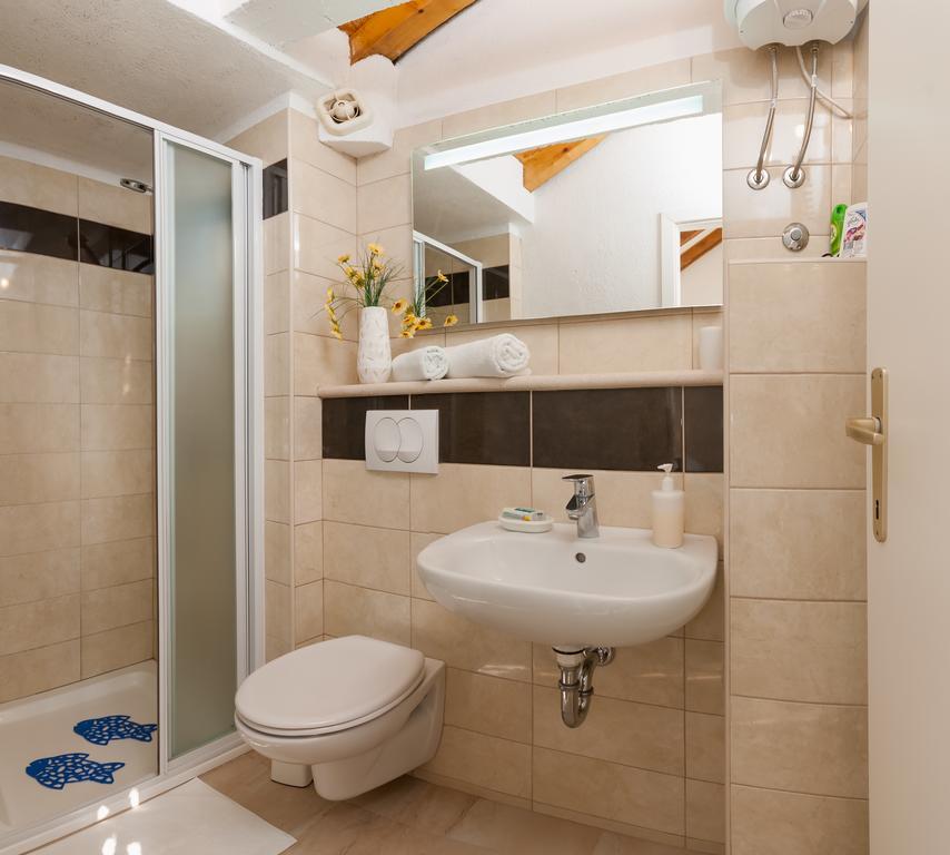 Holiday Home Vineyard House Bol Bagian luar foto