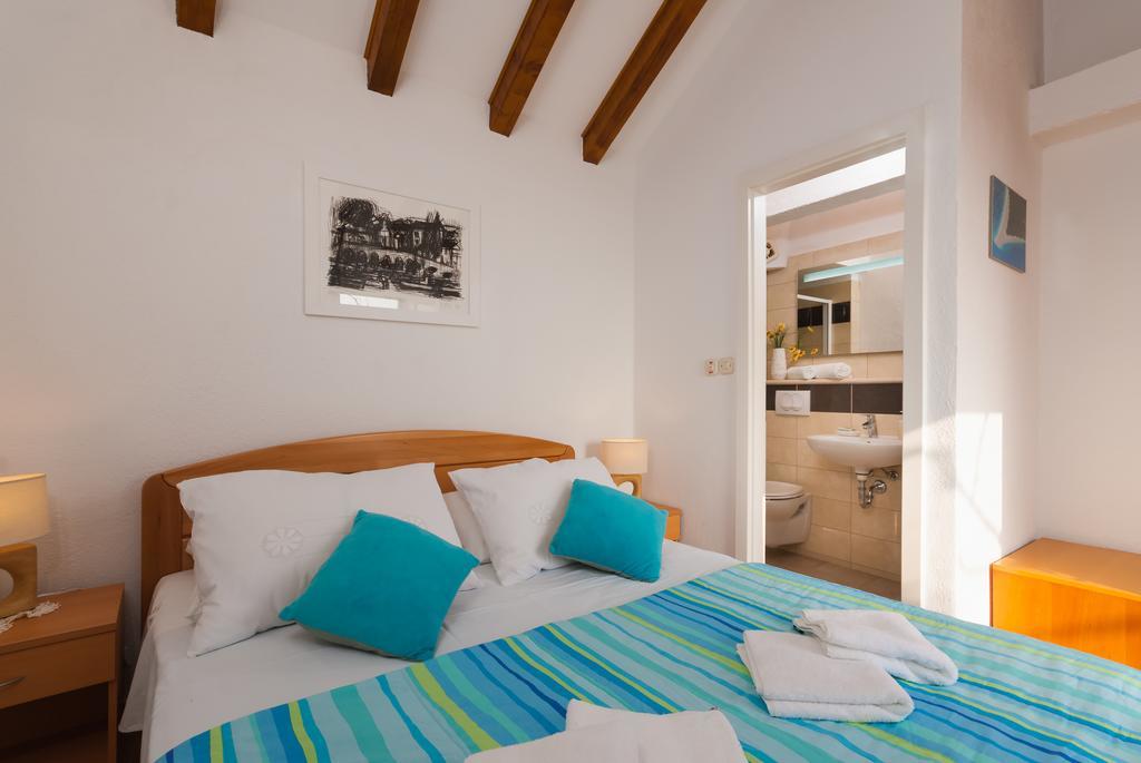 Holiday Home Vineyard House Bol Bagian luar foto