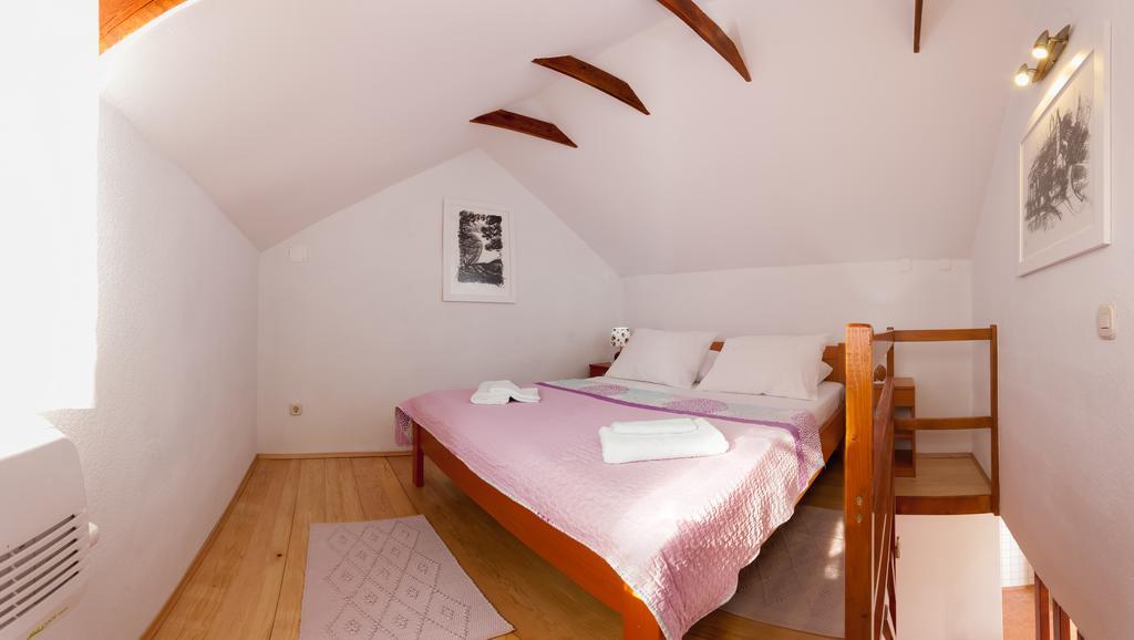 Holiday Home Vineyard House Bol Bagian luar foto
