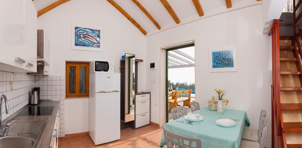 Holiday Home Vineyard House Bol Bagian luar foto