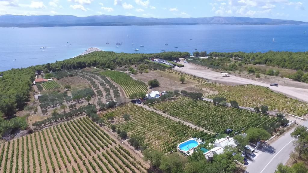Holiday Home Vineyard House Bol Bagian luar foto