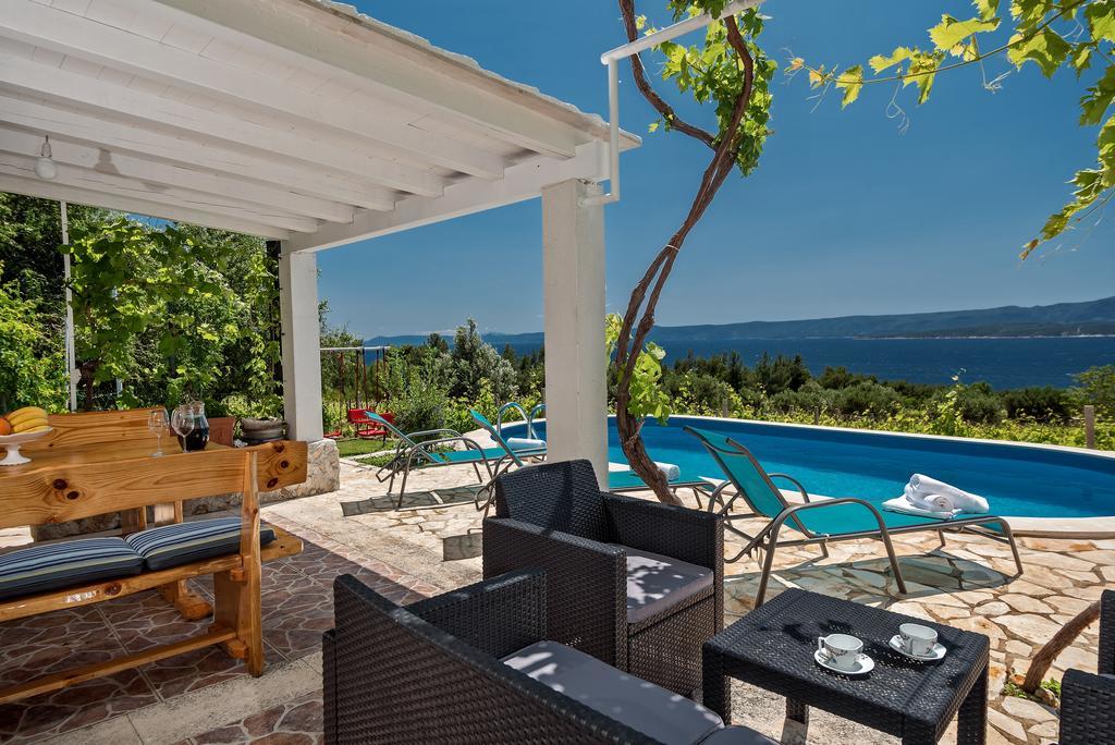 Holiday Home Vineyard House Bol Bagian luar foto