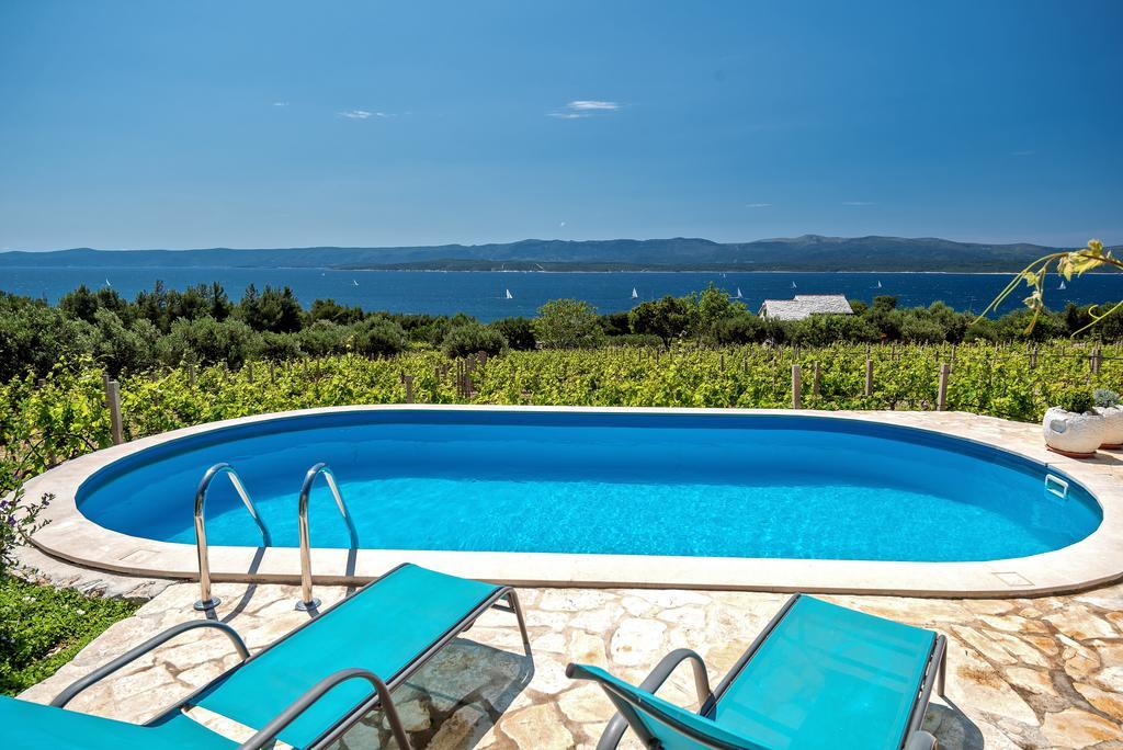 Holiday Home Vineyard House Bol Bagian luar foto